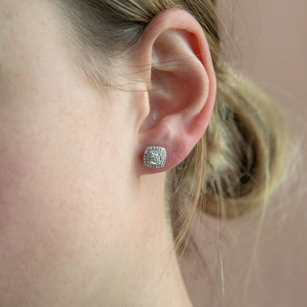 0.10 Carat Diamond Stud Earring Set with 30 Brilliant Diamonds in Sterling Silver