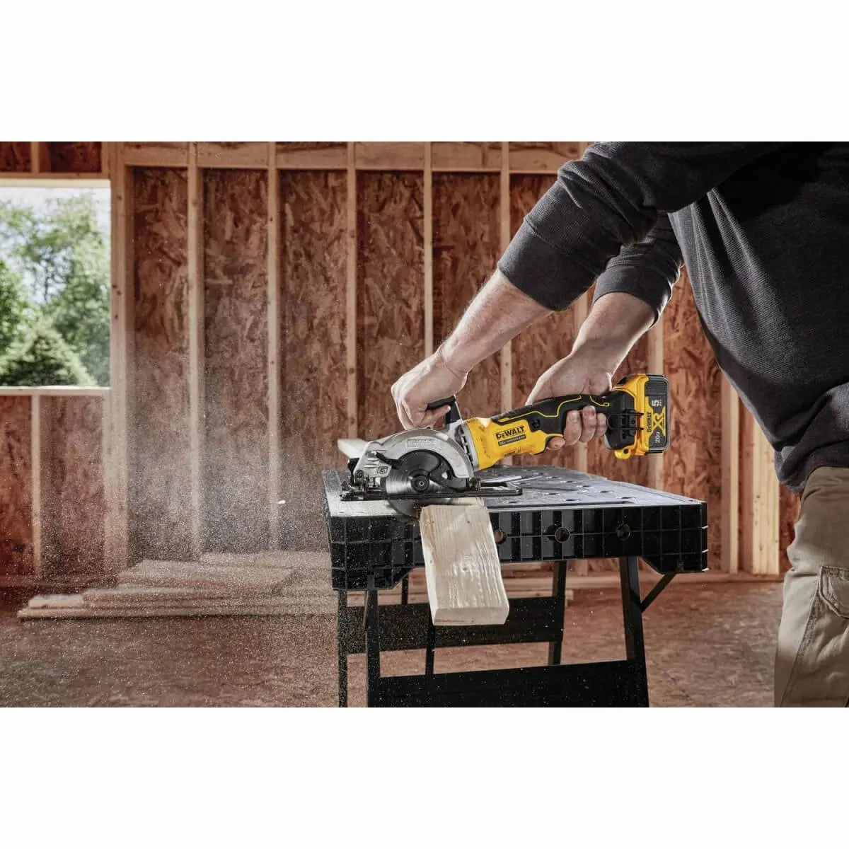 Dewalt DCS571B ATOMIC 20V MAX* BRUSHLESS 4-1/2 IN. CORDLESS CIRCULAR SAW (TOOL ONLY)