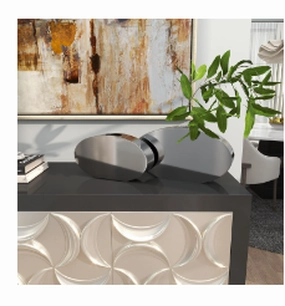 SILVER STAINLESS STEEL VASE WITH A SLEEK MIRROR FINISH