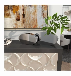 SILVER STAINLESS STEEL VASE WITH A SLEEK MIRROR FINISH